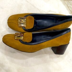 TORY BURCH MUSTARD COLOR SHOES 👠SIZE 10 SURFE LEATHER ALL LEATHER 2” BLACK HEEL